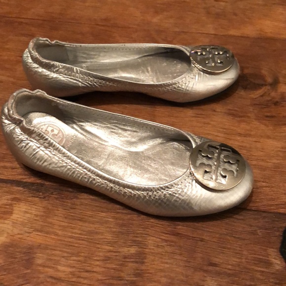 Tory Burch Reva silver flats, 10C - Picture 4 of 8